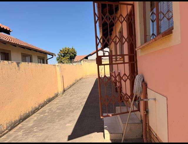3 BEDROOM HOUSE FOR SALE IN TLHABANE WEST